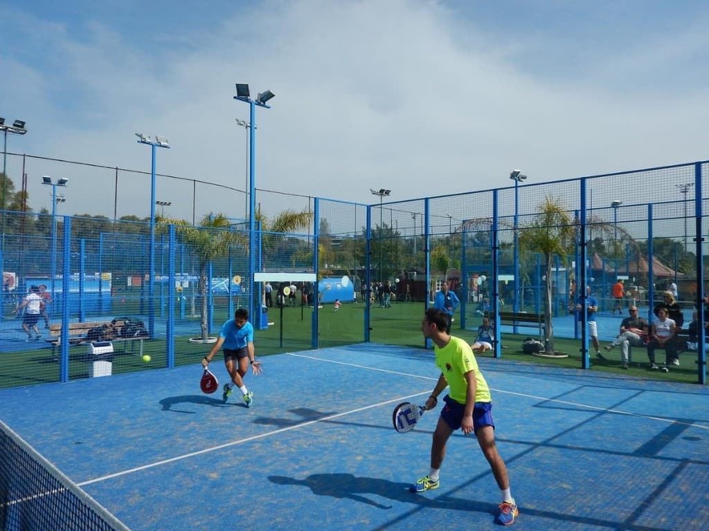 Club de pádel con varias canchas